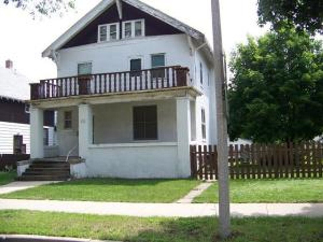 Primary Photo - 4 Bedroom Single Family