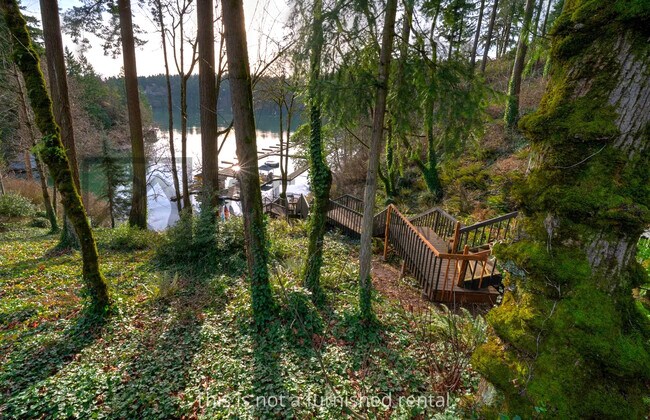 Foto del edificio - 1692 Village Park Ln