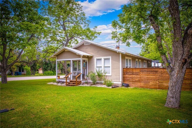Foto del edificio - 209 S Live Oak Ave