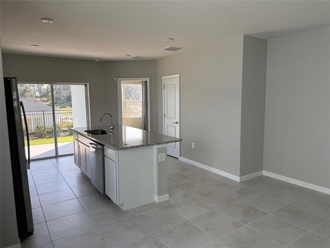 Foto del edificio - 1200 Port Blue Wy