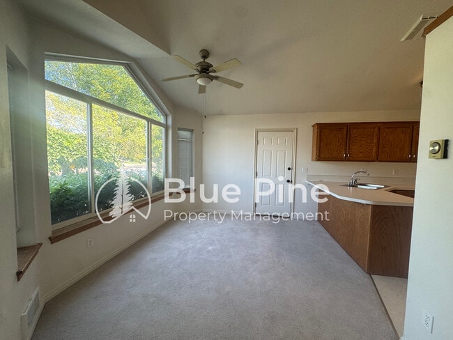 Foto del edificio - 3705 Spring Creek Dr