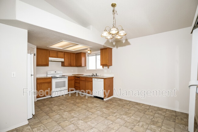 Building Photo - 2135 S Crimson Rose Way