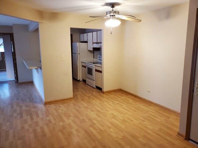 Building Photo - 4400 W Shamrock Ln