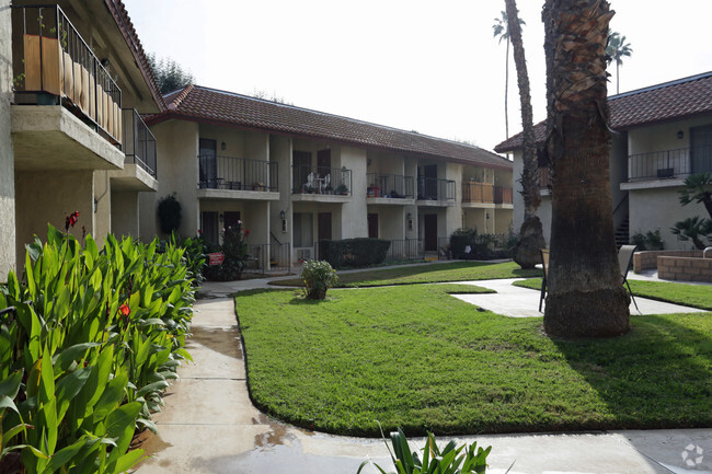 Courtyard - CASA DE VALLE