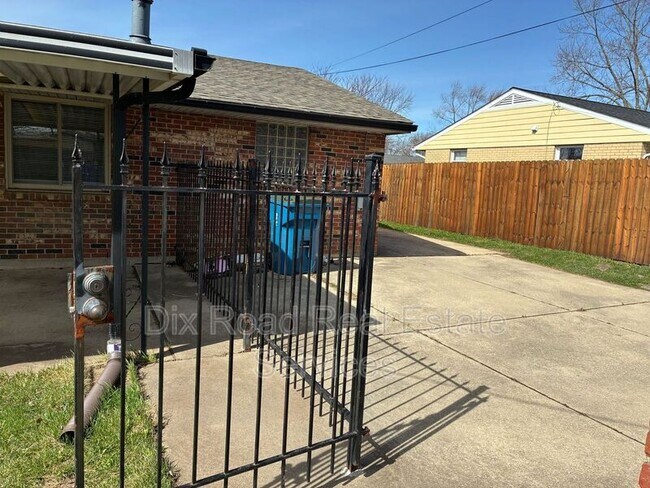 Foto del edificio - 7106 Lunceford Dr