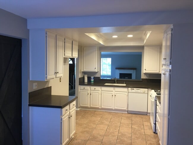 Building Photo - 2563 Pirate Cove