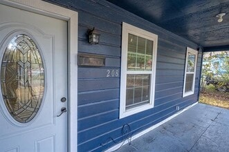 Building Photo - 208 3rd St