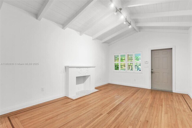 Foto del edificio - 776 NE 74th St