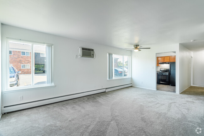 2 BR, 1 BA - 1050 SF, Renovated - Huntington House Riverview