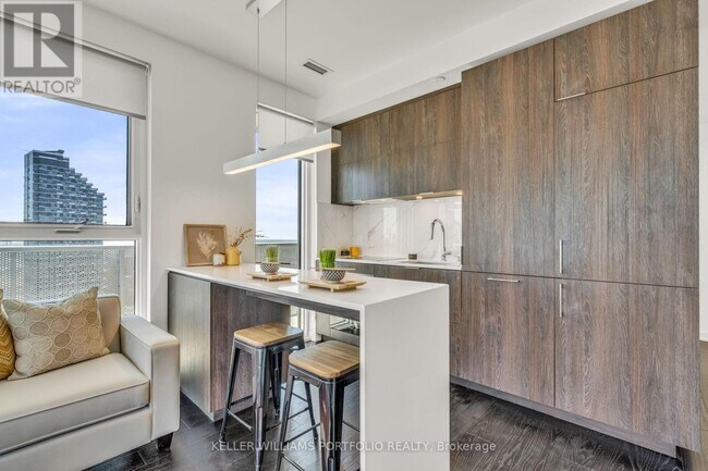 Building Photo - 20 Richardson St