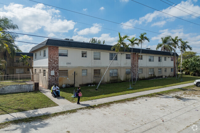 1350-1370 NE 119th St - Biscayne Park