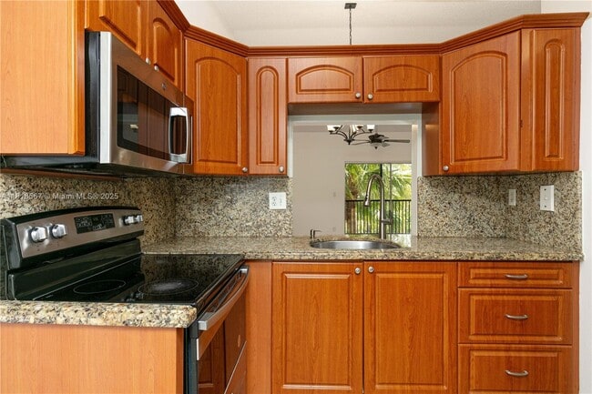 Building Photo - 717 Gardens Dr