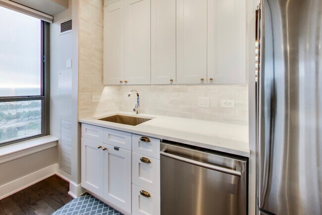 Building Photo - 1717 S Prairie Ave