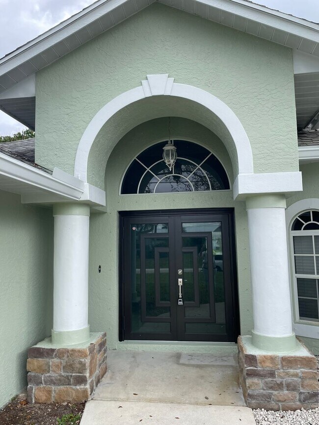 Building Photo - Beautiful 3/2/2!