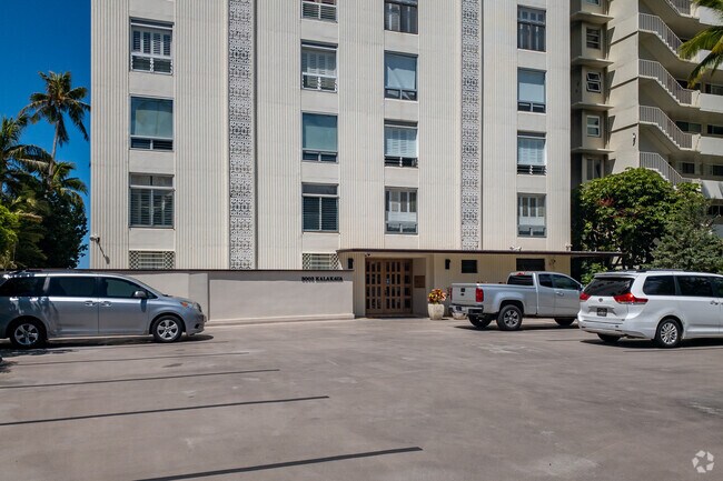 Building Photo - 3003 Kalakaua Ave