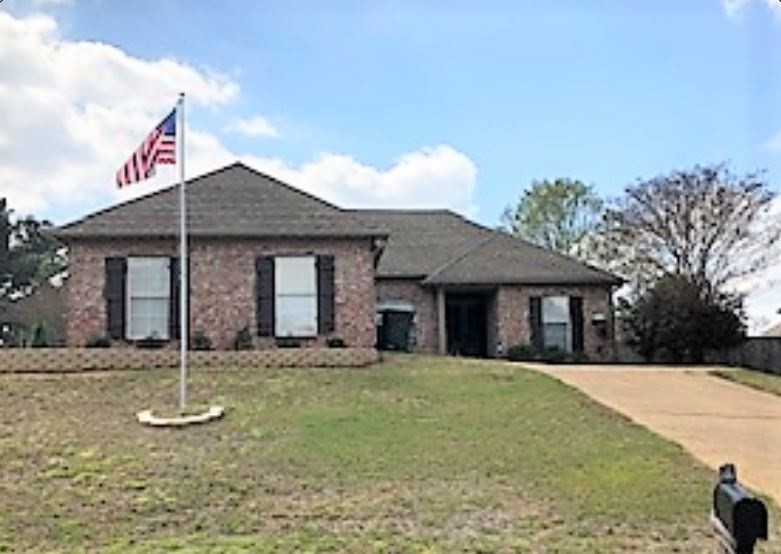 Primary Photo - 121 Deer Creek Cove