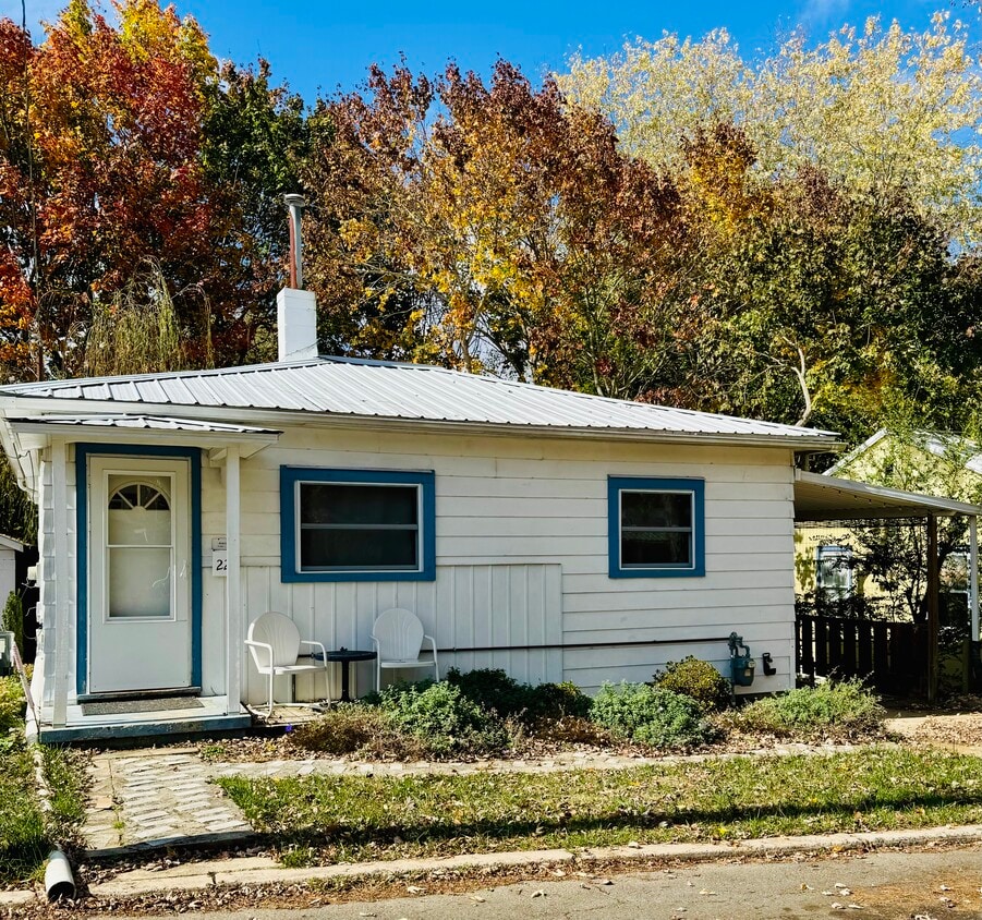 Primary Photo - 22 Jarrett St