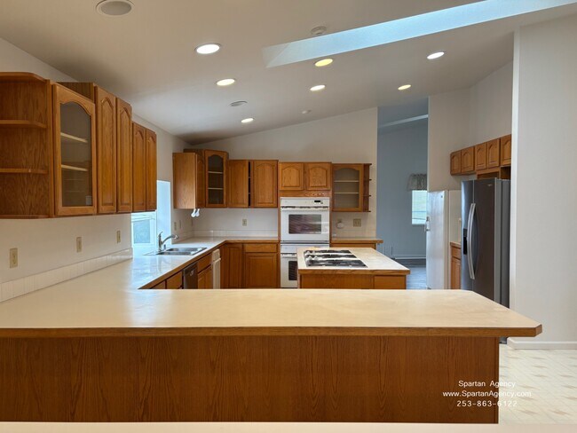 Foto del edificio - 15310 Main St E