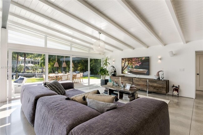 Foto del edificio - 270 Island Dr