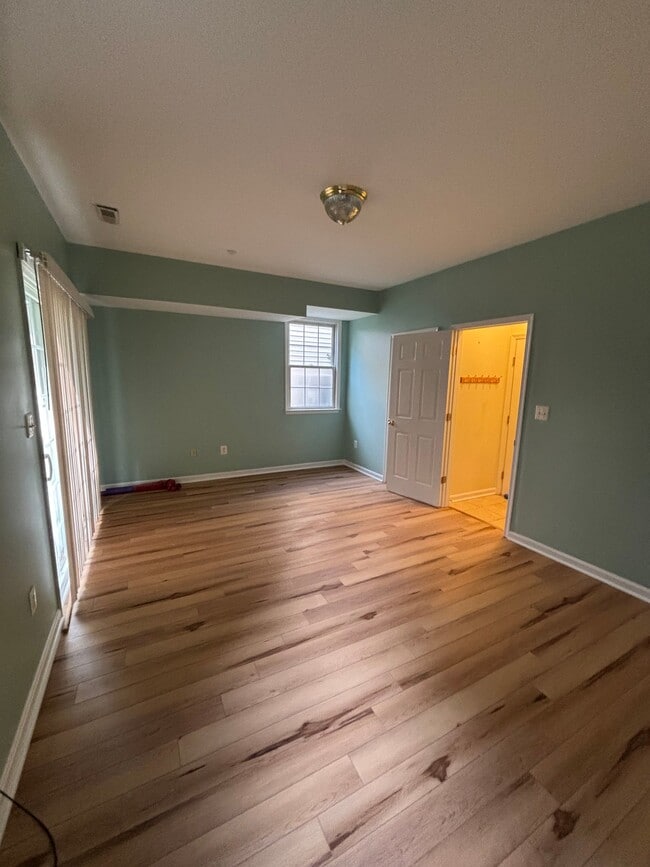 Building Photo - 115 Acorn Dr