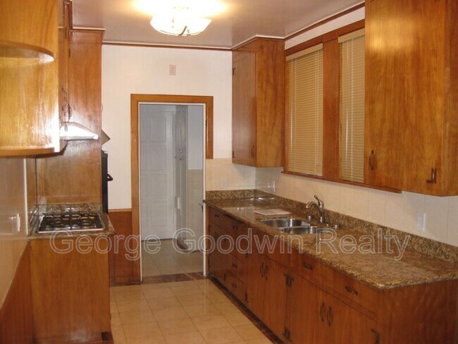 Foto del edificio - 1436 Funston Ave