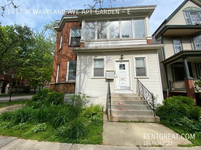 Building Photo - 1417 W Waveland Ave