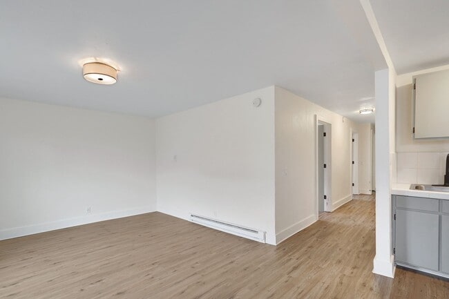 Foto del edificio - 1204 Commercial St NE