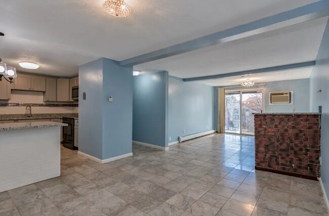 Building Photo - 700 Robbins Ave