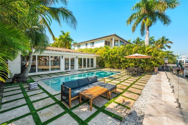 Foto del edificio - 253 N Coconut Ln