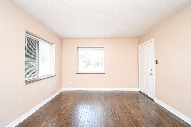 Foto del edificio - 3042 Percy Ave