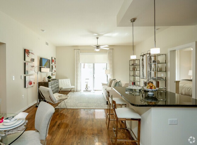 Foto del edificio - Luxury 1 Bed in Downtown – Look & Lease Sp...