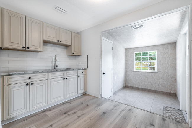 Building Photo - 4398 Whispering Pines Rd
