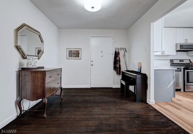 Building Photo - 101 Gates Ave