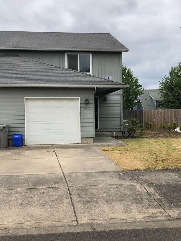 Foto principal - 3 bdrm/2.1 bath Duplex for Rent in Harrisburg