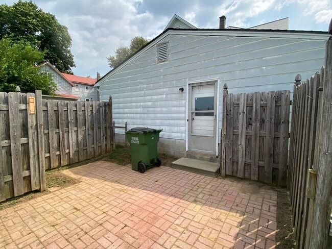 Building Photo - Single Family Home