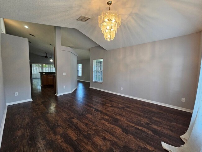 Foto del edificio - Beautiful 3/2 Corner Lot