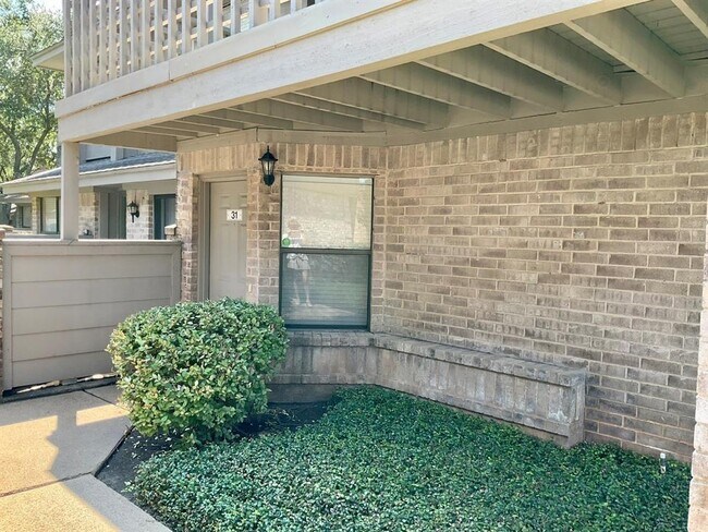 Foto del edificio - 2711 Grants Lake Blvd