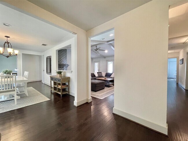 Foto del edificio - 5638 Grape St