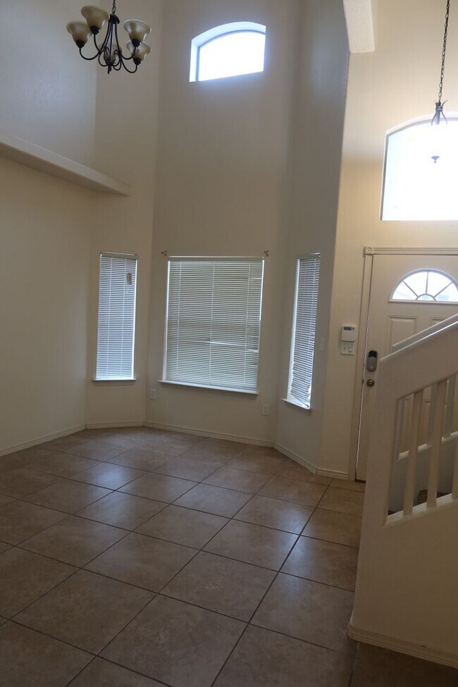 Building Photo - 7121 FALLING LEAF