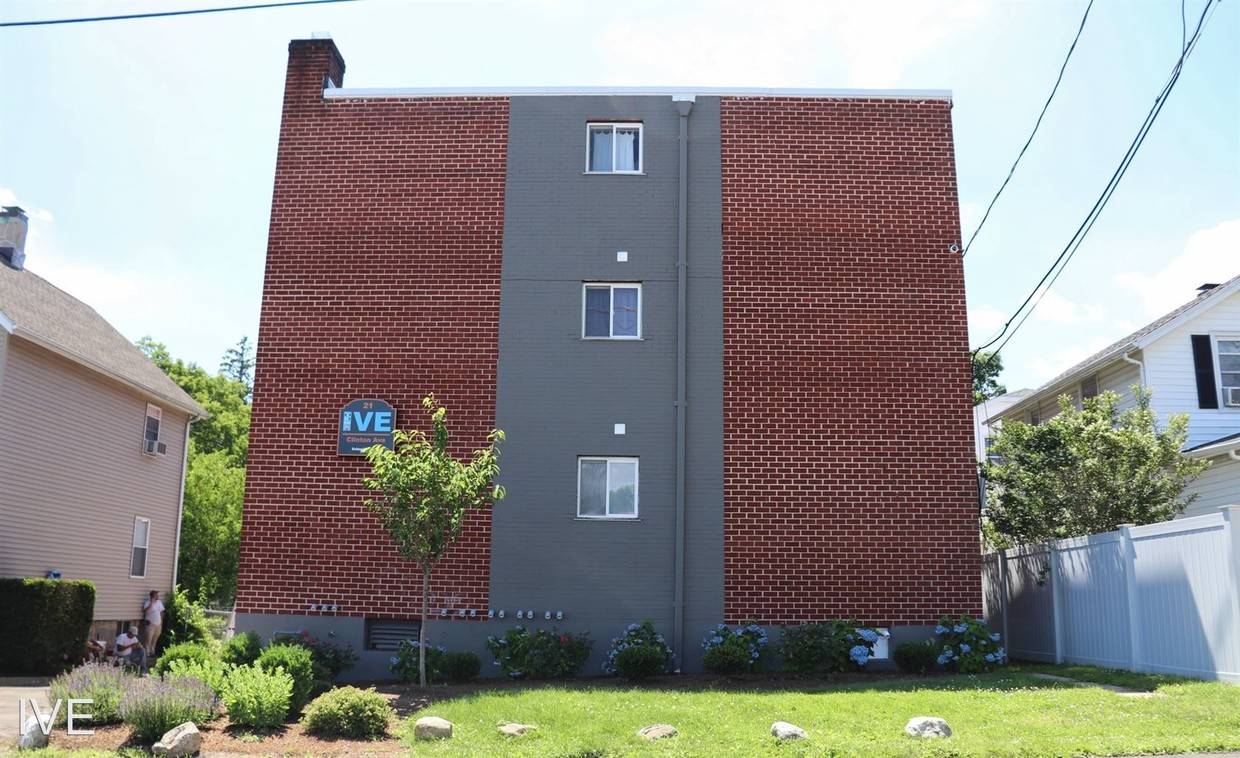 Primary Photo - 21 Clinton Ave