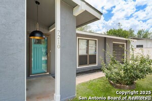 Foto del edificio - 7210 Cloverfield Ln