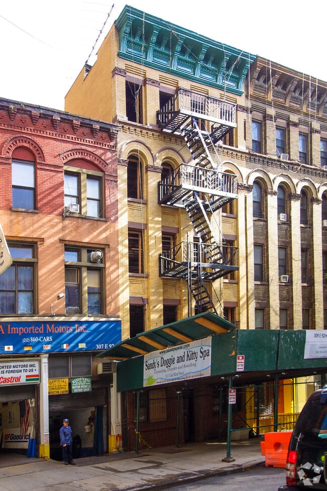 Building Photo - 309 E 92nd St