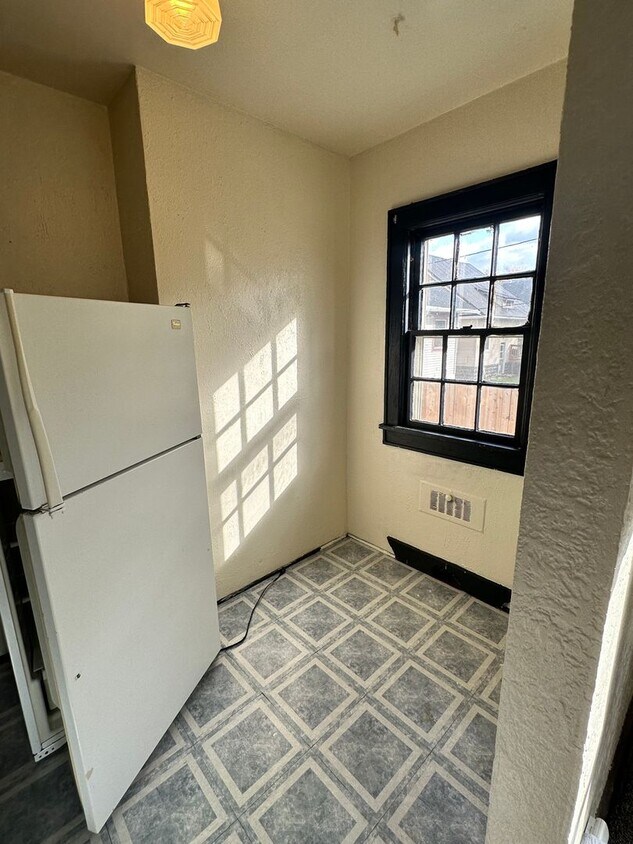 929 Division St Unit 4, Green Bay, WI 54303 Room for Rent in Green