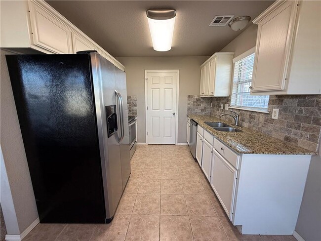 Foto del edificio - 950 Honeysuckle Dr