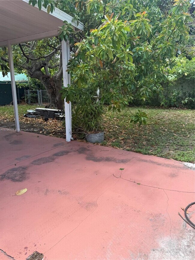Foto del edificio - 6473 SW 25th St