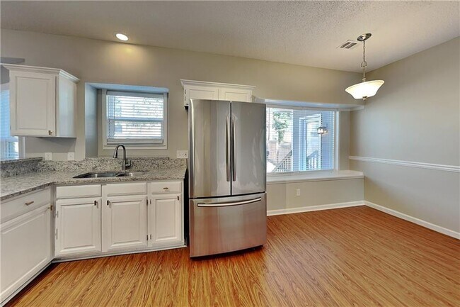 Foto del edificio - 390 Greenmont Cir