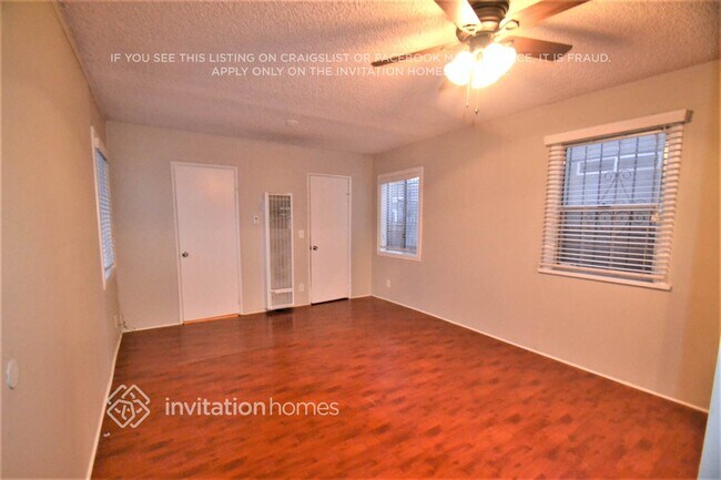 Building Photo - 1434 W 92nd St
