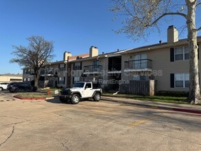 Building Photo - 3200 W Britton Rd
