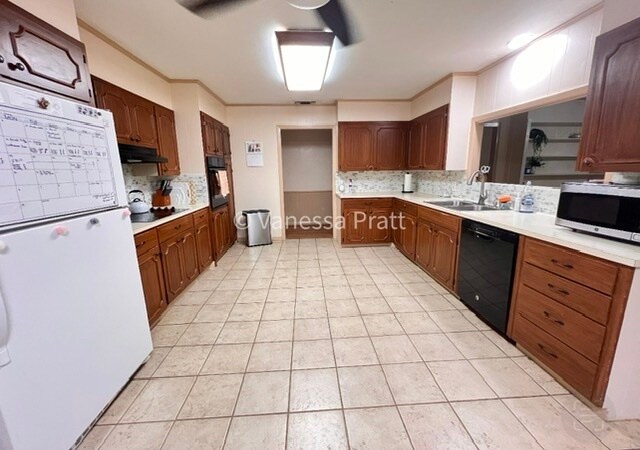 Fully equipped kitchen - 3218 FM 1275