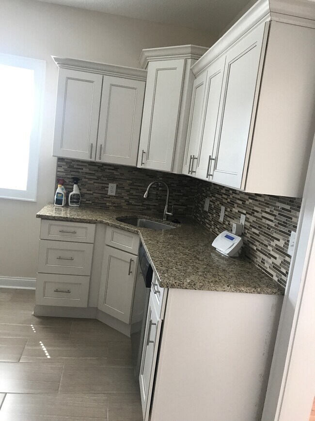 Building Photo - 403 8th Ave